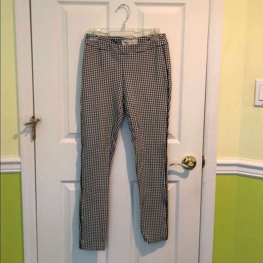 Stretchy black and white pant/leggings